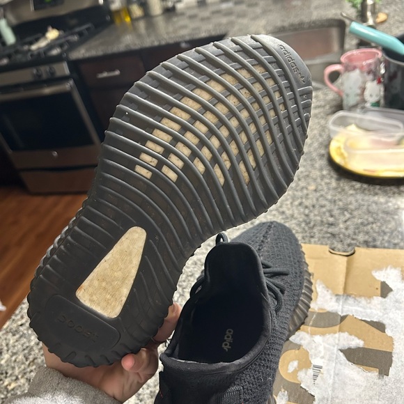 Yeezy boost 350 V2 “Bred” - Picture 6 of 7